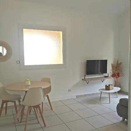 Charmant T2 Avec Exterieur Au Coeur Du Vaucluse Chateauneuf-de-Gadagne Exterior photo